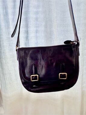 FRYE AND CO. Black Leather Shoulder Bag with Gold Buckles